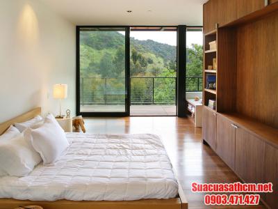 Mẫu cửa kính ban công đẹp