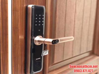 Có nên lắp khoa cửa vân tay cho cửa cuốn?