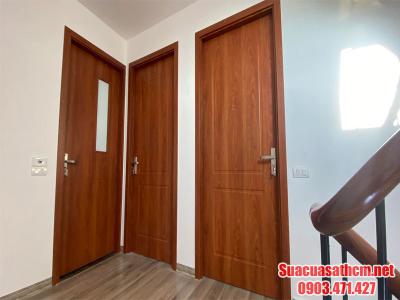 so sánh cửa nhựa lõi thép và cửa nhôm Xingfa