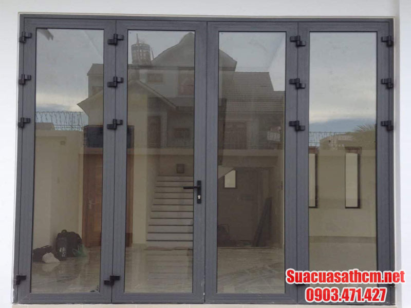 5 nguyen nhan gay tham nuoc qua cua nhom