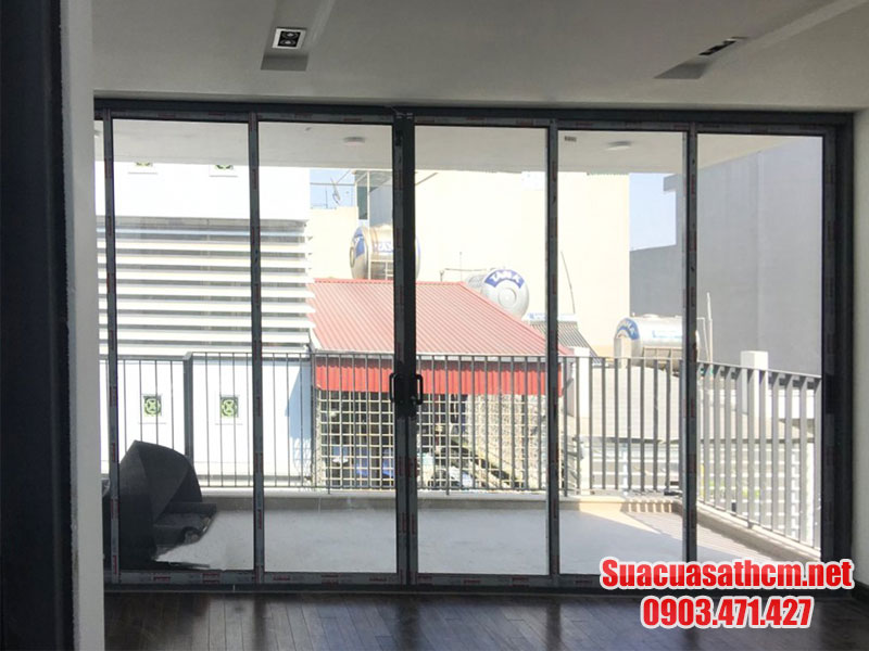 han che cua cua nhom xingfa truot