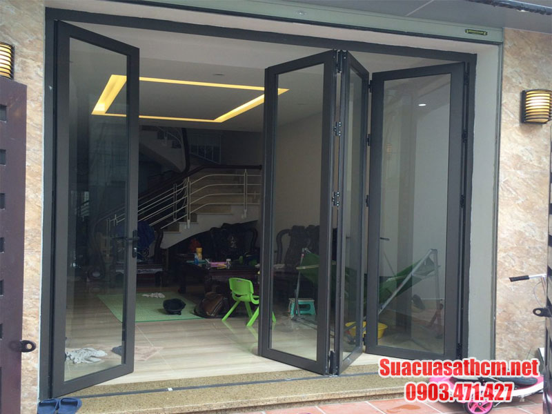 cua nhom kinh chong trom duoc khong