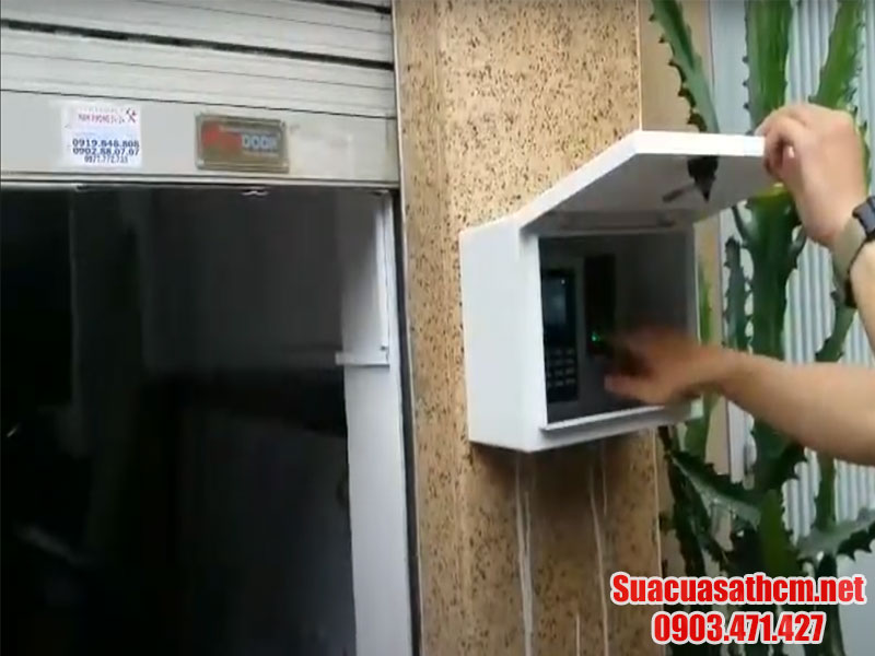 nhung luu y khi lap khoa van tay cho cua cuon